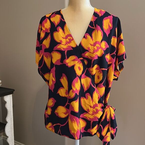 NWT Allison Joy Floral Wrap Top(size XL) - Picture 1 of 6